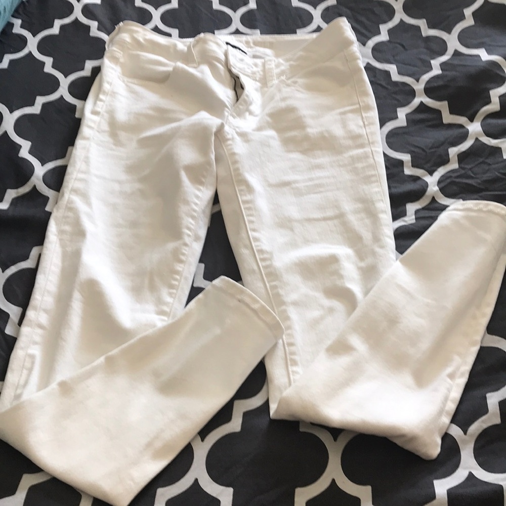 WHITE AEO JEANS